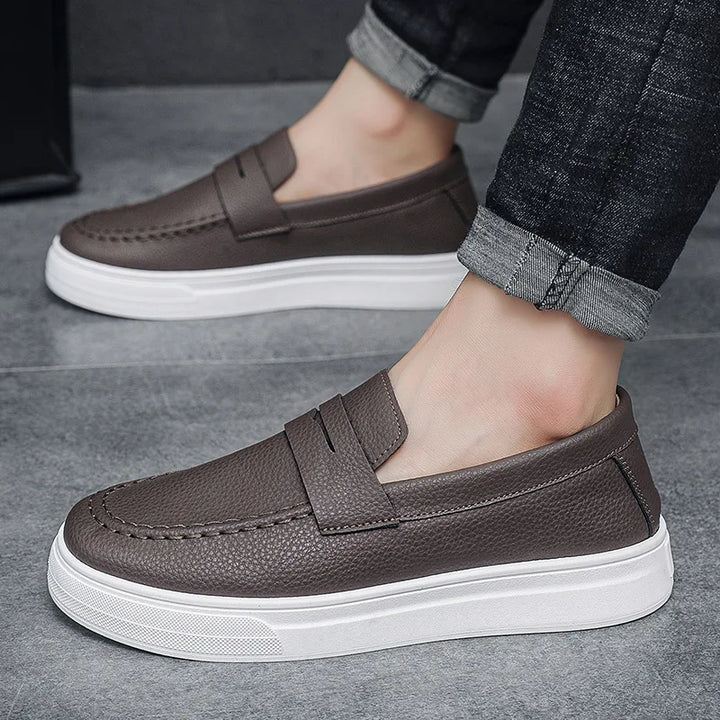 Mens loafers 2025 spring new British style casual leather shoes breathable comfortable trendy mens shoes Walking shoe