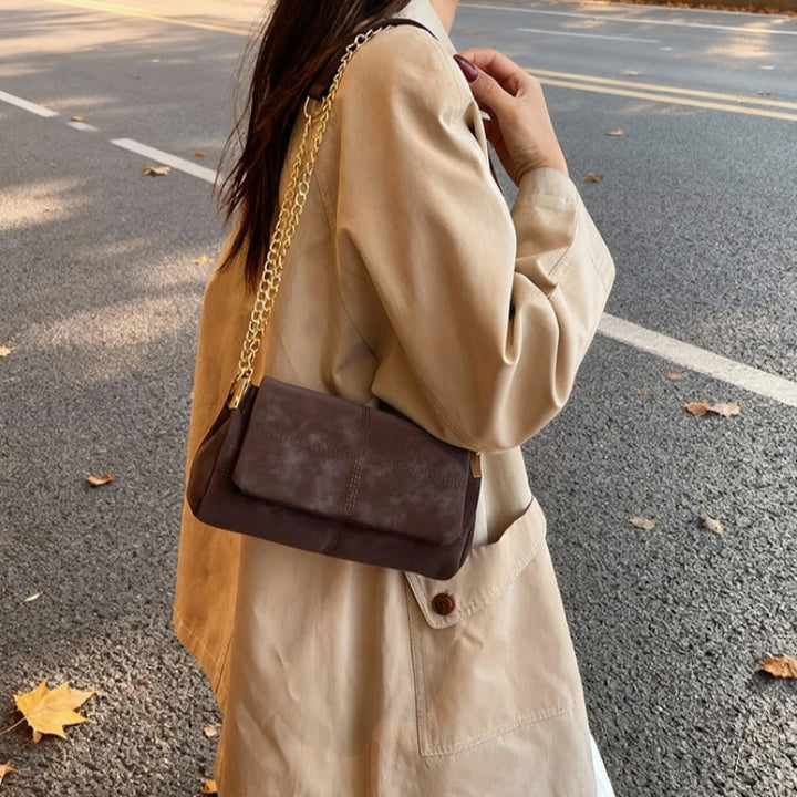 Women Crossbody Bags Fashion Vintage Chain Relaxed and Fashionable Simple Shoulder Bag Large Capacity Commuting Bags for Ladies