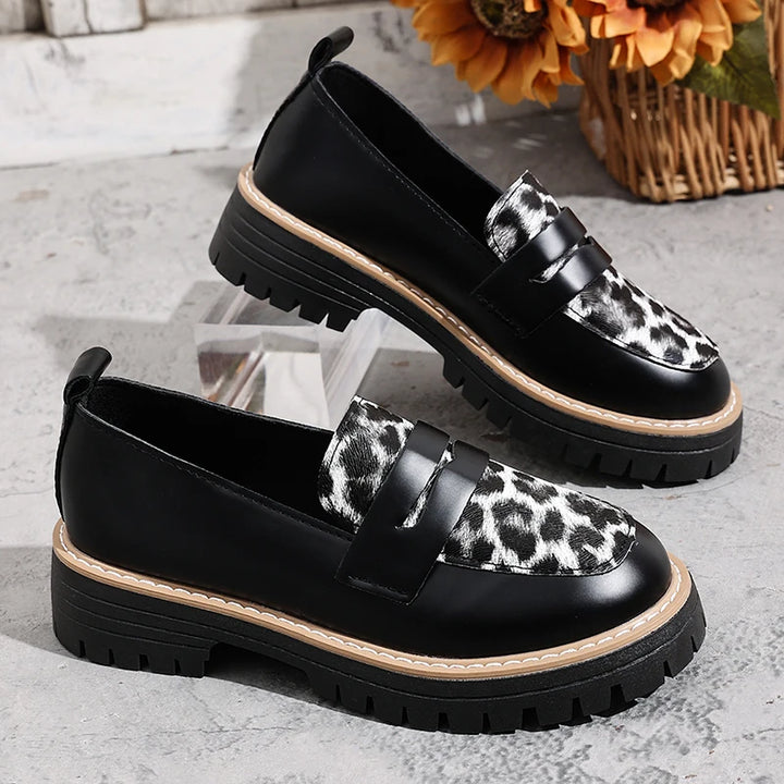 Women Loafers Fashion Leopard Print Design Women Casual Shoes Lightweight Pu Leather Shoes Classic Black Slip on Office Loafers
