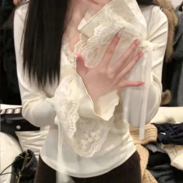 V-neck Button Shoulder Long Sleeved T-shirt for Women with A High-end Feel, Warm Interior, and A Base Top