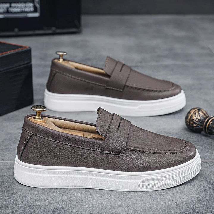 Mens loafers 2025 spring new British style casual leather shoes breathable comfortable trendy mens shoes Walking shoe